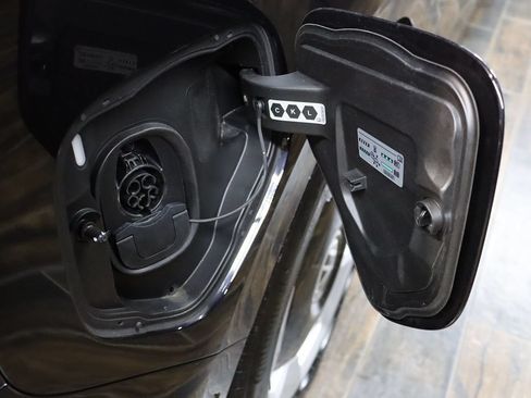 Used 2025 Volkswagen ID. Buzz Pro S RWD image 11