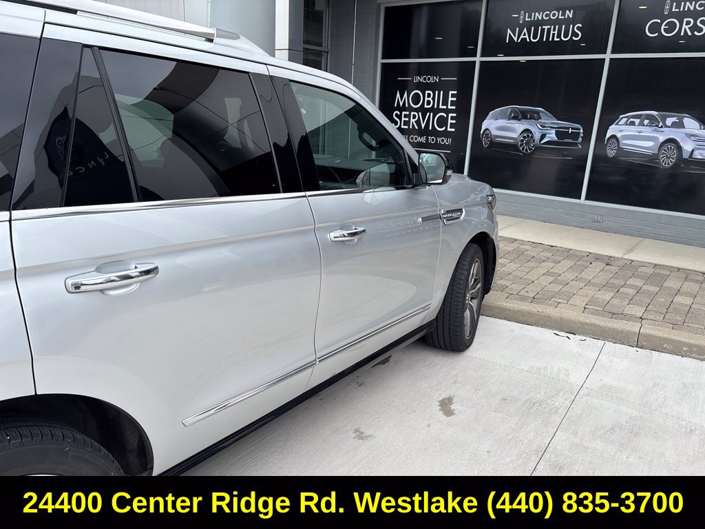 Used 2019 Lincoln Navigator Reserve AWD/4WD image 16