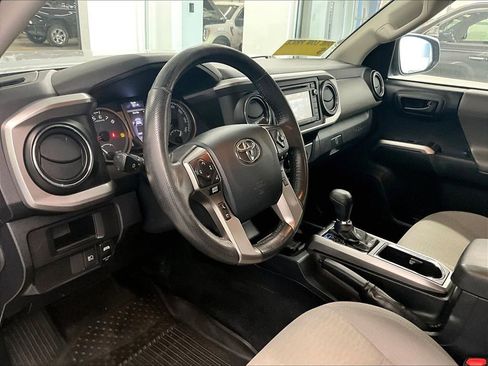 Used 2018 Toyota Tacoma SR5 image 8