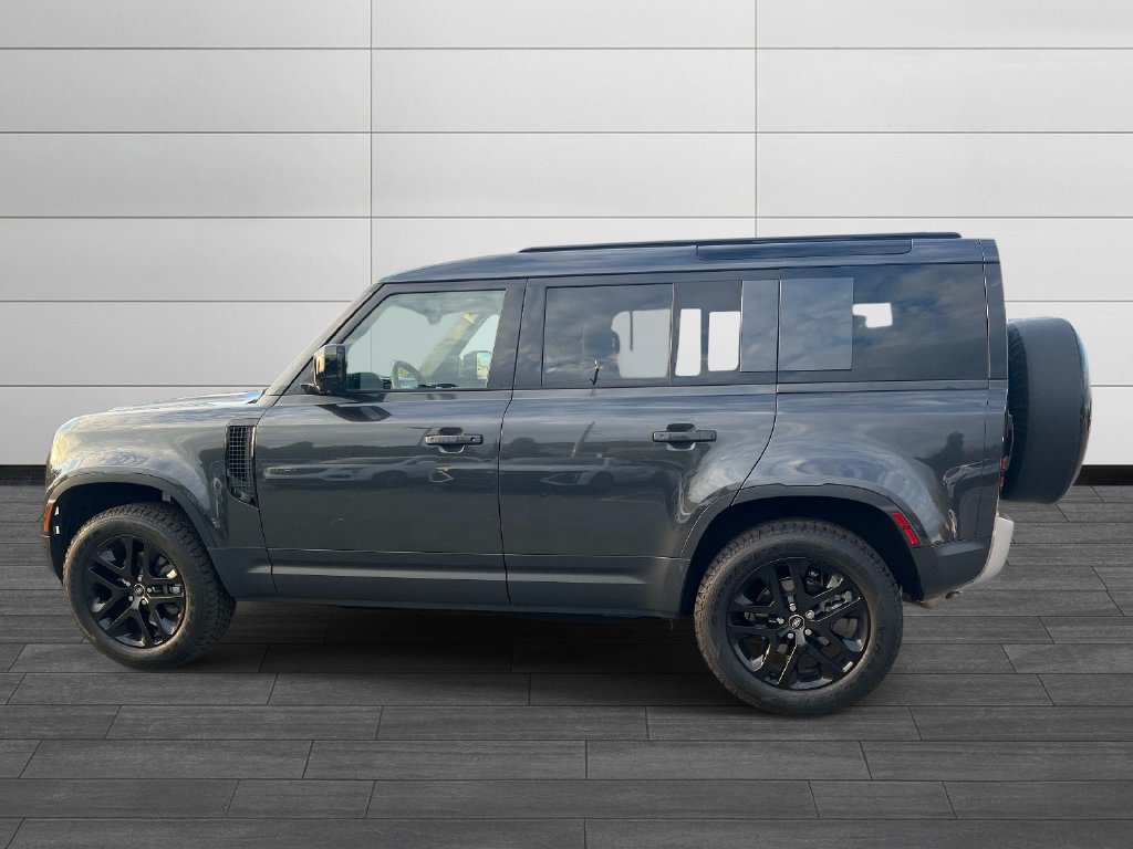 Used 2025 Land Rover Defender 110 S AWD/4WD image 2