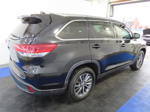 Used 2019 Toyota Highlander XLE image 16