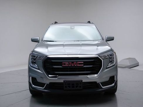 Used 2023 GMC Terrain SLE w/ Driver Convenience Package FWD image 23
