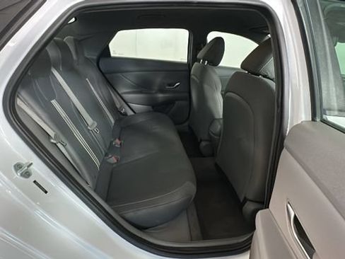 Used 2022 Hyundai Elantra SEL w/ Convenience Package FWD image 29