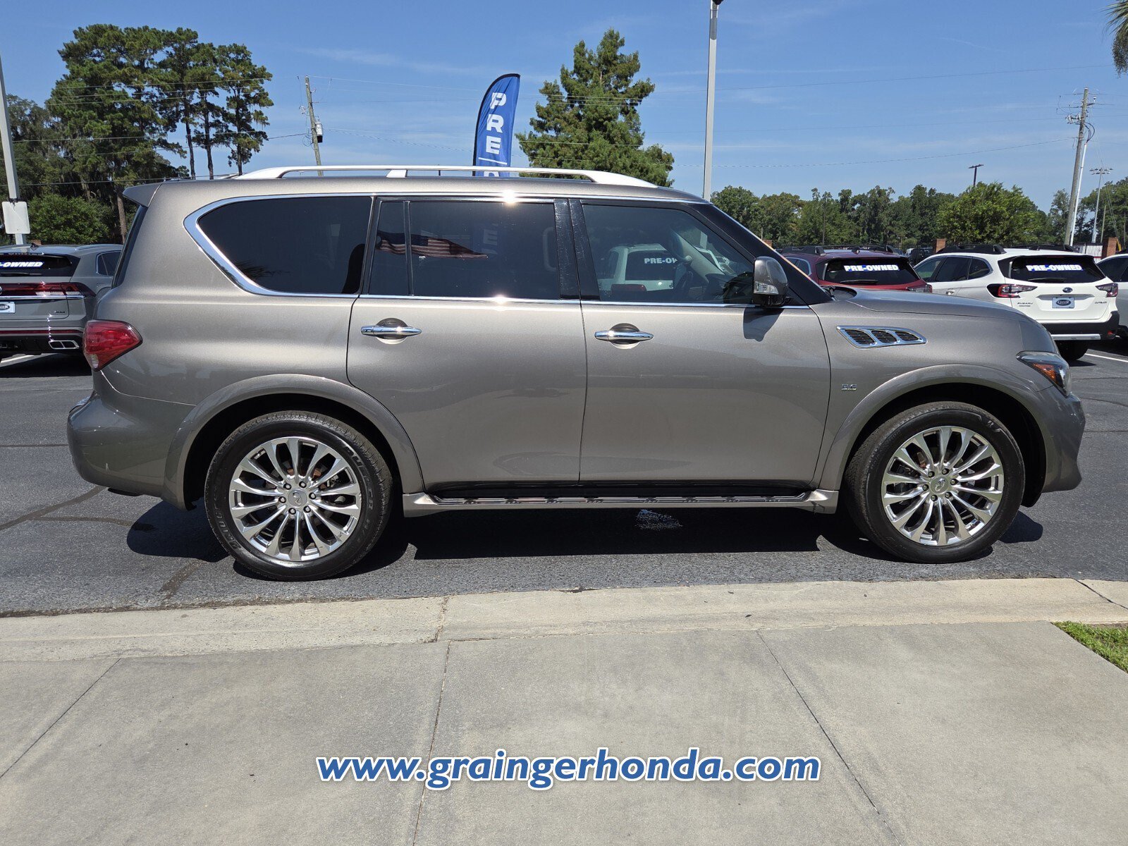 Used 2017 INFINITI QX80 2WD w/ Driver Assistance Package image 6