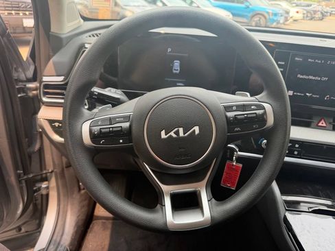 Used 2025 Kia Sportage LX FWD image 13