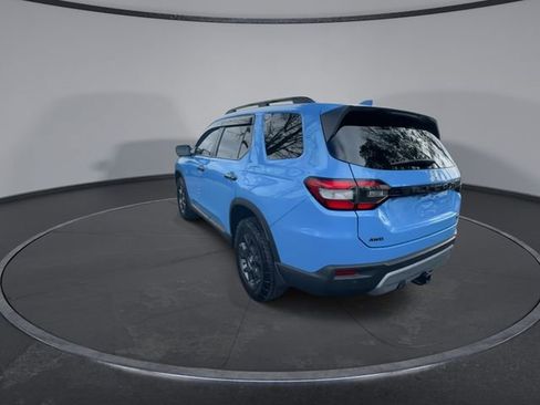 Used 2025 Honda Pilot TrailSport image 11