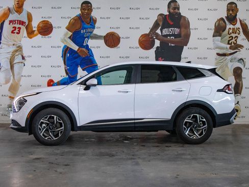 Used 2025 Kia Sportage LX image 16
