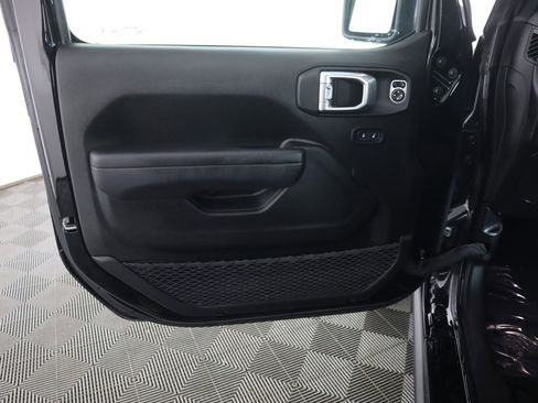 Used 2024 Jeep Wrangler Unlimited image 21