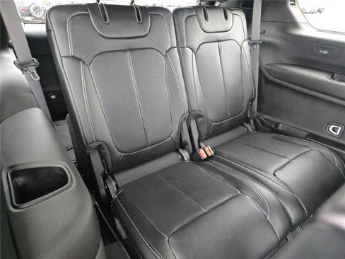 Certified 2025 Jeep Grand Cherokee L Limited w/ Luxury Tech Group II image 12