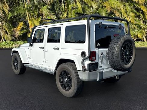 Used 2015 Jeep Wrangler Unlimited Sahara w/ Connectivity Group AWD/4WD image 5