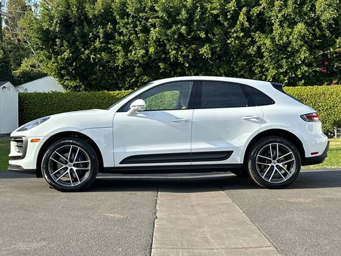Used 2026 Porsche Macan image 2
