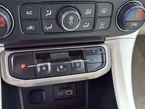 Used 2022 GMC Acadia Denali w/ Denali Technology Package image 23