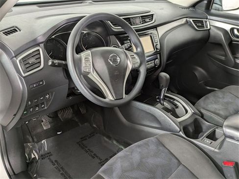 Used 2015 Nissan Rogue SV w/ SV Premium Package image 9