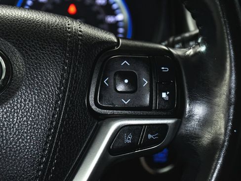 Used 2019 Toyota Highlander SE AWD/4WD image 29