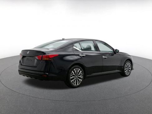 Used 2025 Nissan Altima 2.5 SV FWD image 9