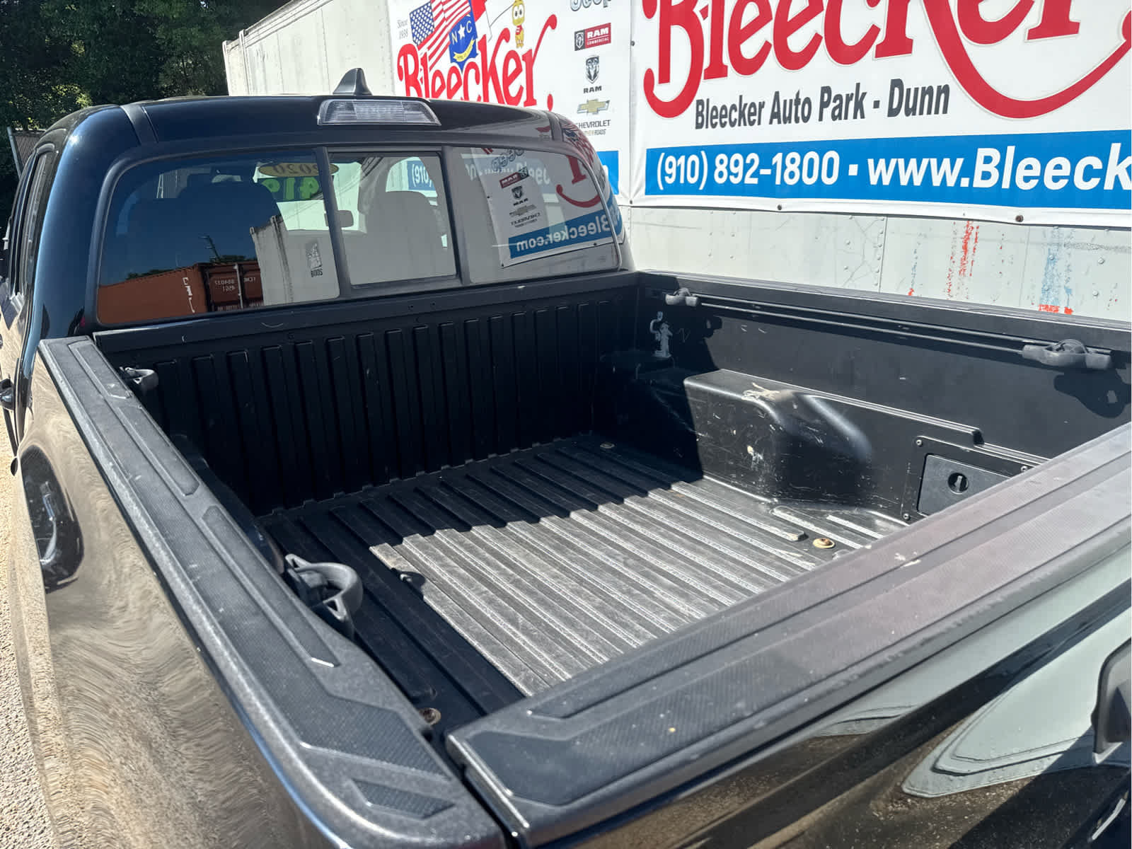 Used 2020 Toyota Tacoma SR AWD/4WD image 17