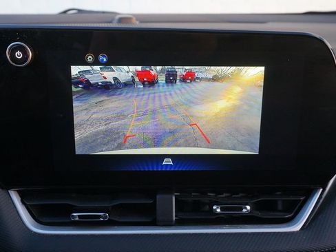 Used 2025 Chevrolet Equinox LT w/ Convenience Package II image 18