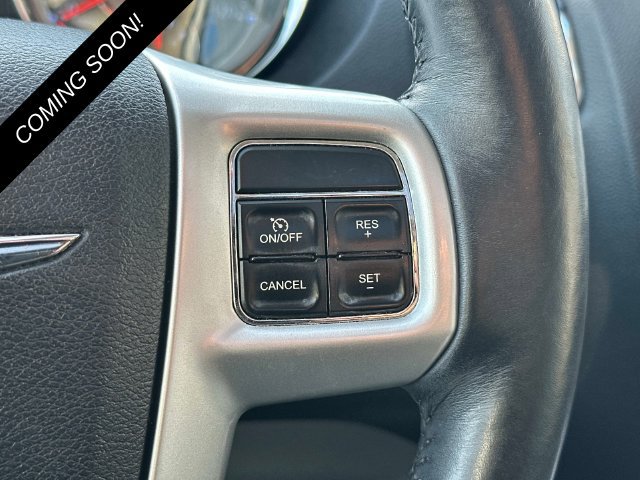 Used 2016 Chrysler Town & Country Touring-L FWD image 23