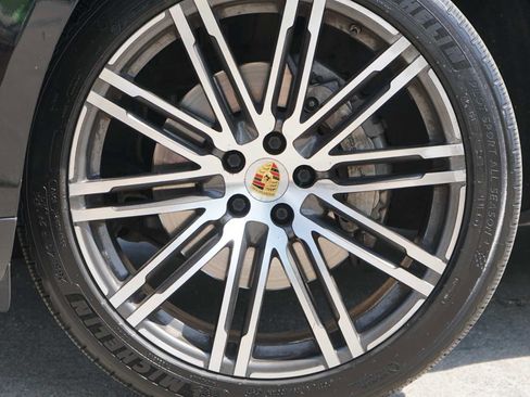 Used 2017 Porsche Macan S AWD/4WD image 2