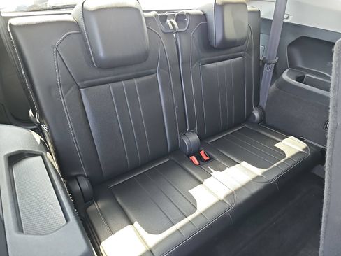 Used 2022 Volkswagen Tiguan SE FWD image 12
