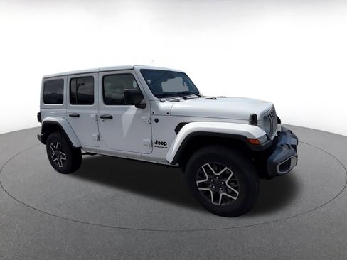 Used 2025 Jeep Wrangler Unlimited Sahara AWD/4WD image 2