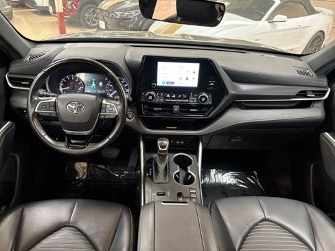 Used 2024 Toyota Highlander XSE FWD image 36