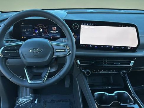 Certified 2026 Chevrolet Traverse LT w/ Midnight/Sport Edition image 9