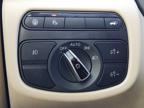 Used 2019 INFINITI QX50 Essential w/ Premium Heat Package image 21