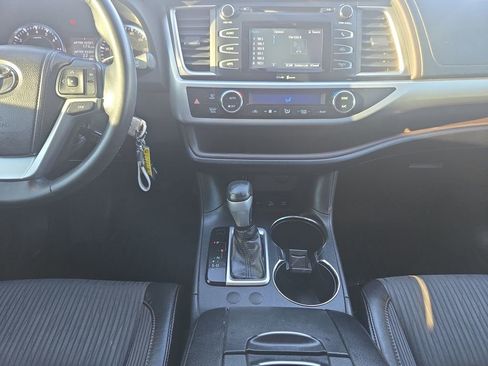 Used 2014 Toyota Highlander Plus image 12