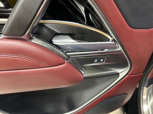 Used 2025 Land Rover Range Rover SE image 13