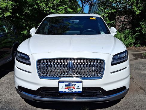 Used 2023 Lincoln Nautilus Reserve AWD/4WD image 2