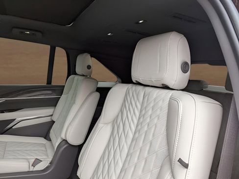 New 2025 Cadillac Escalade IQ Sport 1 w/ LPO, ONYX Package AWD/4WD image 15