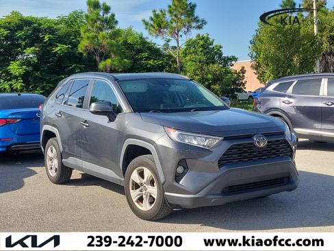 Used 2021 Toyota RAV4 XLE w/ Convenience Package FWD image 1