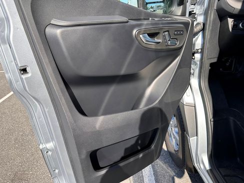 Used 2025 Mercedes-Benz Sprinter 2500 image 10