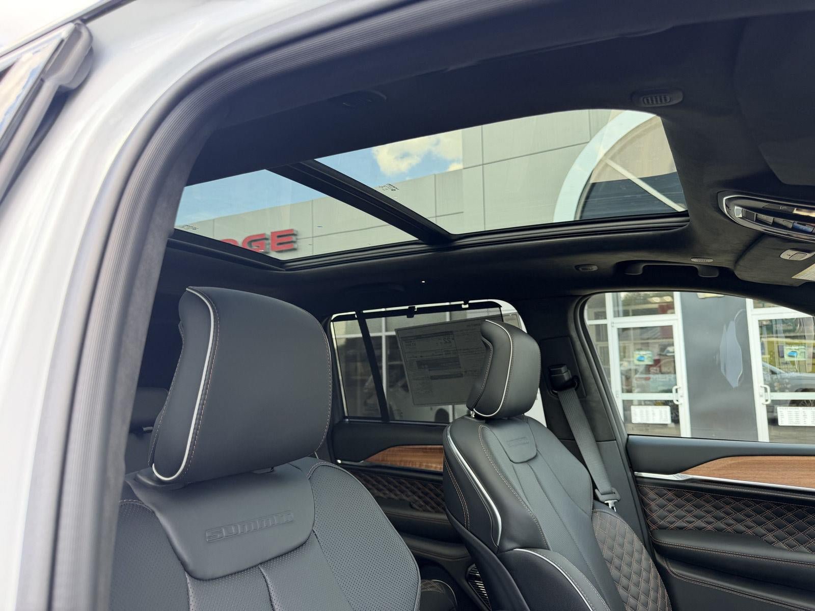 New 2027 Jeep Grand Cherokee Summit AWD/4WD image 16