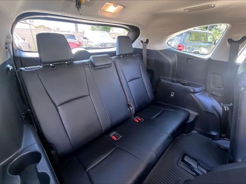 Used 2023 Toyota Highlander XLE image 36