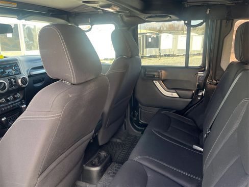 Used 2014 Jeep Wrangler Unlimited Sahara w/ Connectivity Group image 10