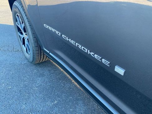 New 2025 Jeep Grand Cherokee L Limited w/ Luxury Tech Group II image 42