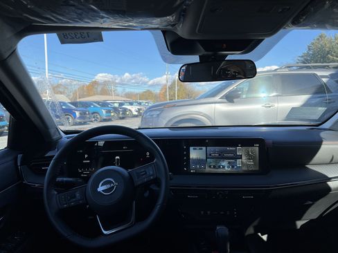 New 2025 Nissan Kicks SR image 4