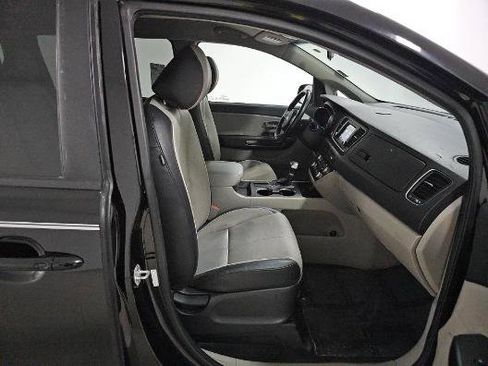 Used 2021 Kia Sedona EX FWD image 8