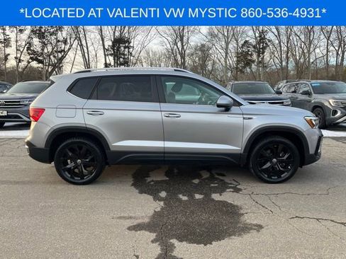 Certified 2022 Volkswagen Taos SE image 5