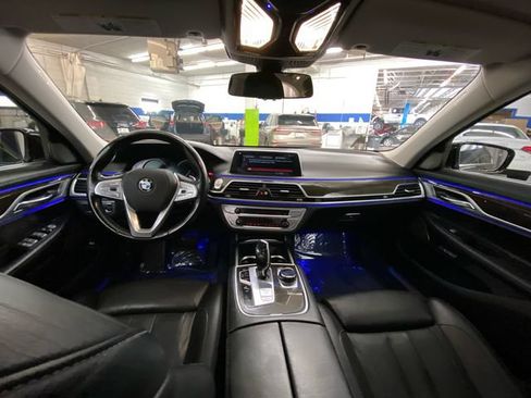 Used 2018 BMW 740i xDrive AWD/4WD image 29