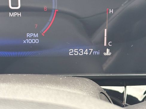 Used 2025 Chevrolet Trax RS w/ Sunroof Package FWD image 17