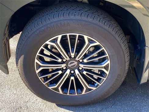 Used 2025 Nissan Armada Platinum image 6