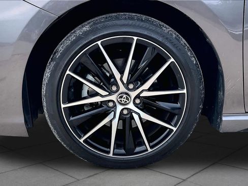 Used 2022 Toyota Camry SE FWD image 9