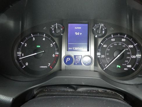 Used 2016 Lexus GX 460 Luxury w/ Preferred Accessory Package AWD/4WD image 3