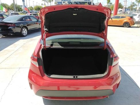 Used 2021 Toyota Corolla LE image 5