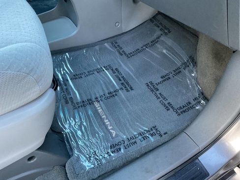 Used 2015 Toyota Sienna LE image 41