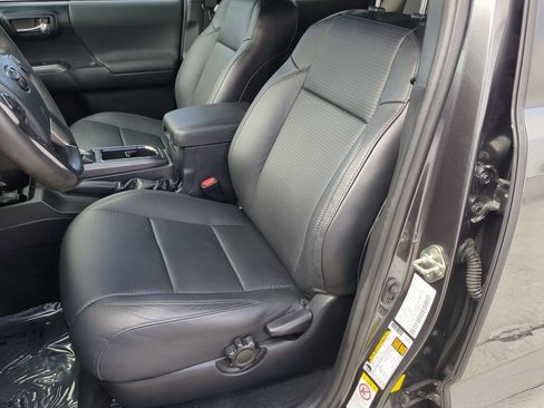 Used 2019 Toyota Tacoma TRD Off-Road AWD/4WD image 19