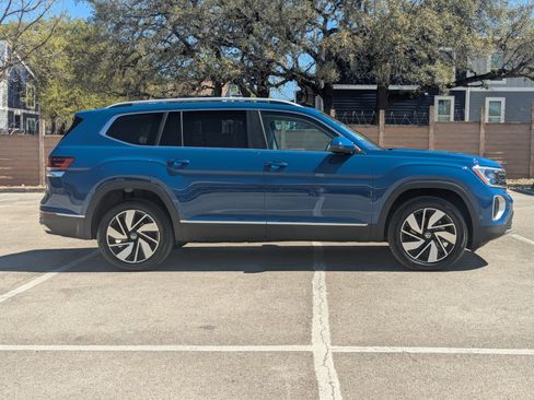 Used 2025 Volkswagen Atlas SEL image 2